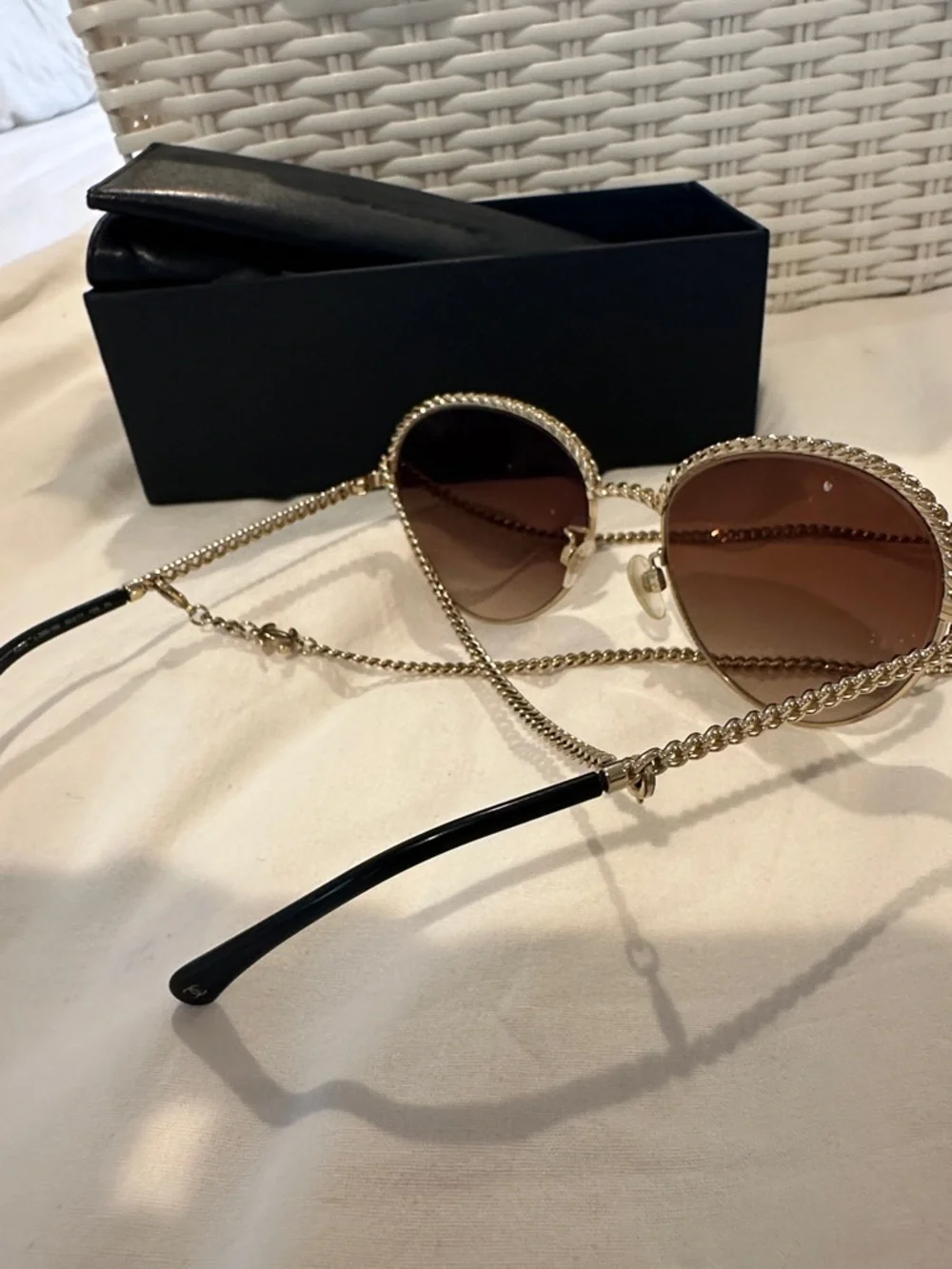 Chanel Chain sunglasses with Chain Gold Authentic - Picture 6 of 8